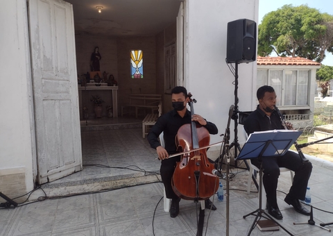 Dia dos Pais: Cemitérios recebem apresentação musical em Manaus 