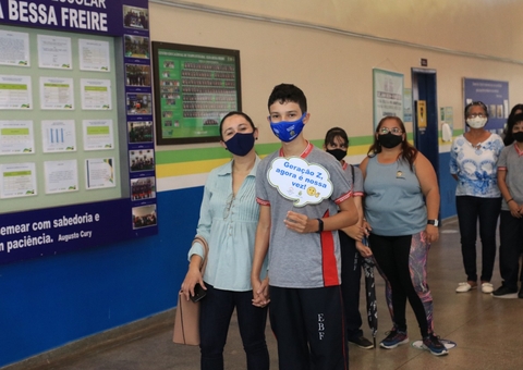 Carona Solidária leva estudantes da rede estadual para vacinação em Manaus