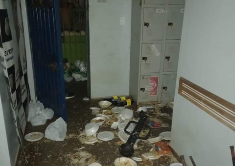 Agora: Grupo de detentos foge de delegacia no Iranduba