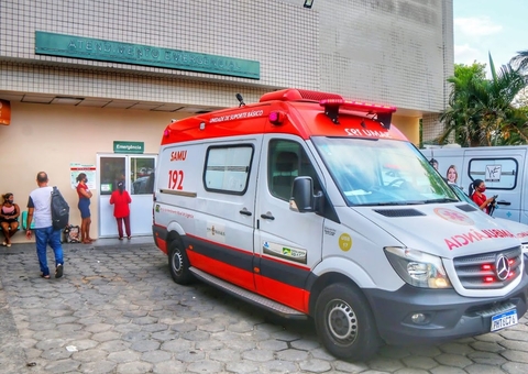 Homem morre ao bater em pedra e ser arremessado de motocicleta em Manaus