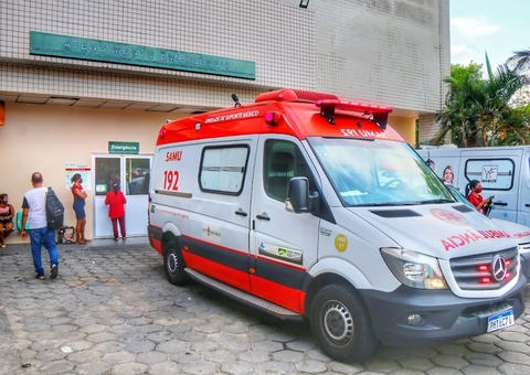 Idoso morre atropelado por ônibus ao tentar atravessar rua no Centro 