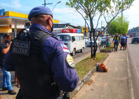 Corpo esquartejado é encontrado em sacola no meio de avenida em Manaus