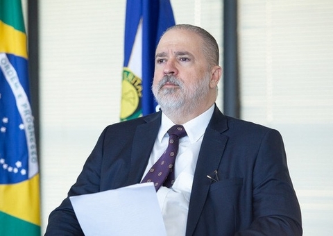 Senadores apresentam notícia-crime contra Augusto Aras