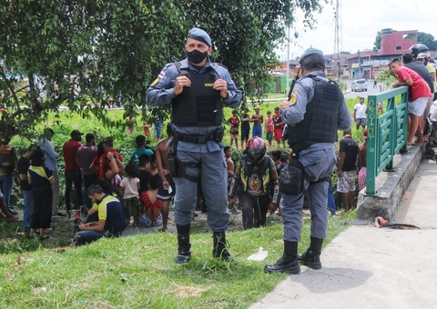 Cabeça e perna de homem são encontrados em igarapé de Manaus 
