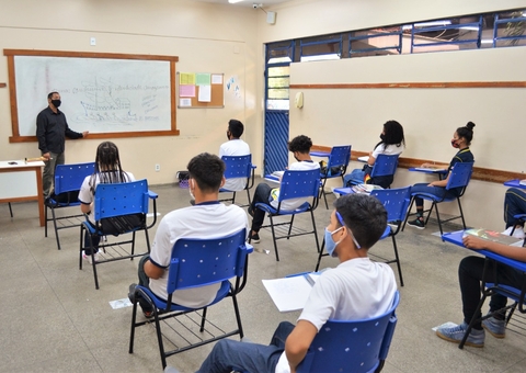 Seduc convoca 122 profissionais para atuação em Manaus e no interior