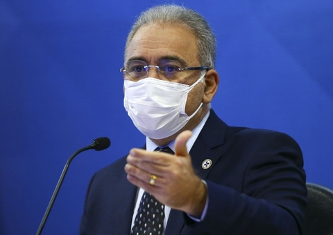 'Terceira dose só depois que avançarmos na segunda', diz Queiroga