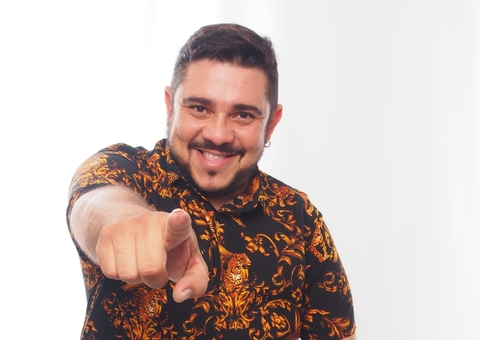 Angelo Esperanza canta 'Divas do Brasil' no Botequim