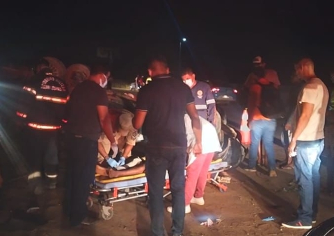 Carro capota na AM 070  e deixa três feridos; dois são adolescentes 