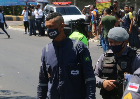 Motorista de caminhão é detido; Acidente deixou carro esmagado em Manaus