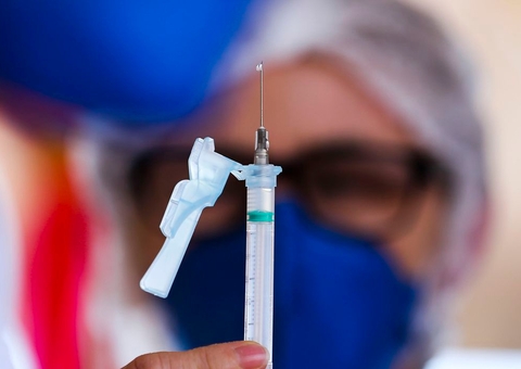 Covid-19: Brasil tem 22,9 milhões de casos e 620,9 mil mortes