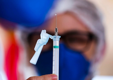 Brasil registra 74,1 mil novos casos de covid-19 e 121 mortes