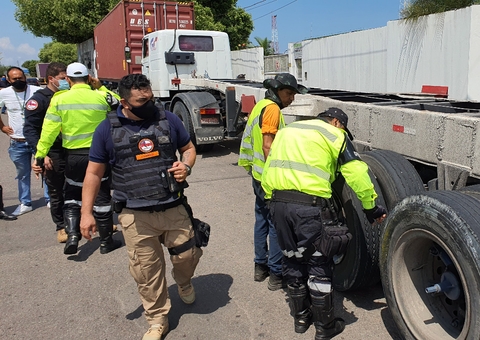 Operação ‘Carga Pesada’ flagra mais de 30 carretas irregulares em Manaus