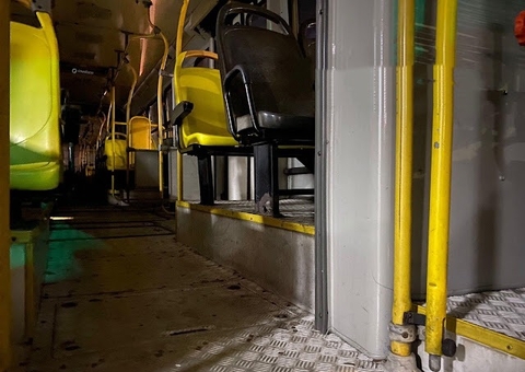 Grupo fortemente armado assalta ônibus da linha 678 em Manaus