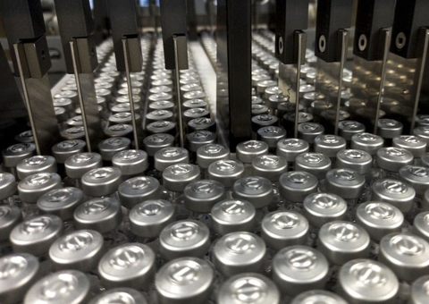 Diretor-geral da OMS e ministro falam de aumentar produção de vacina