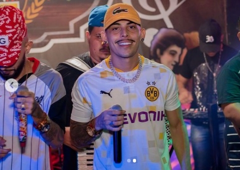 Cantor do Forró de Respeito, Bruxo é crivado de balas de fuzil ao sair de show em Manaus