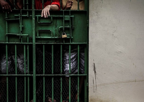 Justiça manda interditar carceragem no Iranduba e transferir presos para Manaus