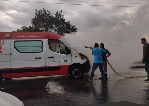 Ambulância que pegou fogo em Manaus havia acabado de deixar paciente em hospital 