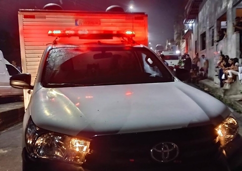 Pistoleiros invadem casa, matam homem e atiram na mão de esposa em Manaus