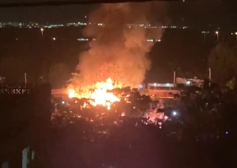 Vídeo: Casas viram cinzas após incêndio de grandes proporções no Cacau Pirêra