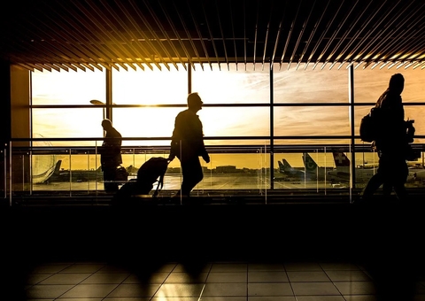 EUA devem reabrir em novembro para viajantes vacinados