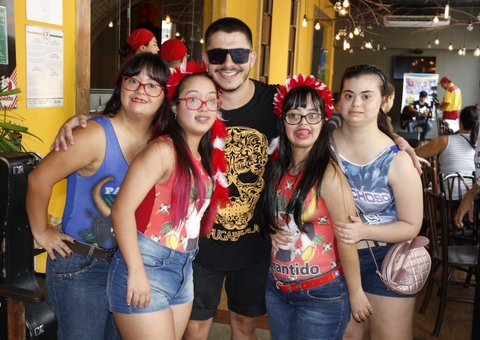 Associação de Pais e Amigos do Down promove feijoada beneficente em Manaus