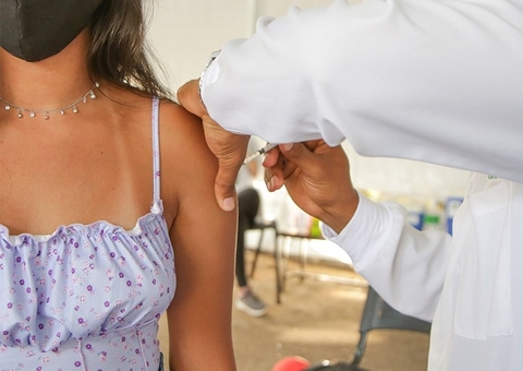Comissão da Covid discute continuidade da vacinação de adolescentes na segunda