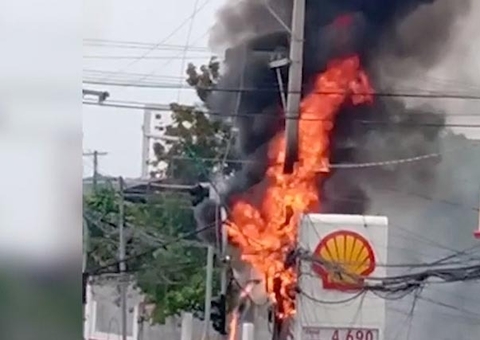 Incêndio em poste de energia assusta motoristas e causa transtorno em Manaus; vídeo