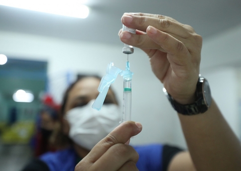 Vacinados contra a Covid transmitem o vírus por menos tempo, diz pesquisa