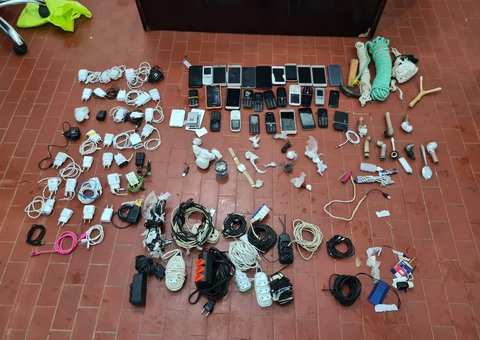 Revista em cadeia do Amazonas apreende objetos proibidos e frustra fuga de detentos