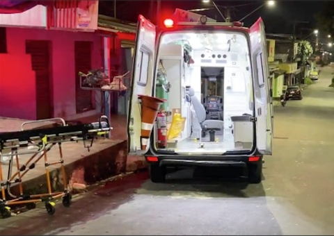 Homem é socorrido após ser espancado pelo tribunal do crime em Manaus