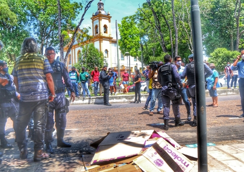 Homem é perseguido e executado a tiros na frente de populares no Centro de Manaus