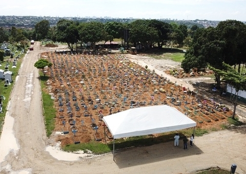 Manaus registra 44 enterros nesta quinta-feira