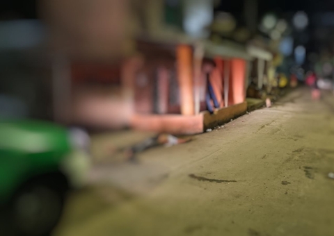 Homem tem rosto 'estourado' a tiros no meio da rua em Manaus