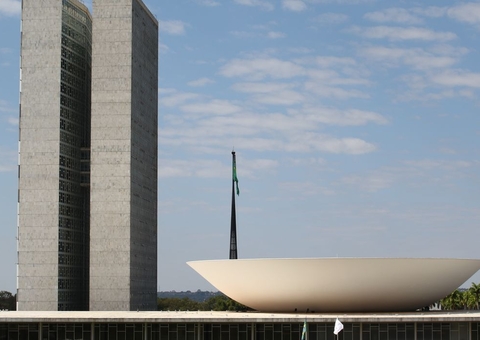 PEC dos Precatórios: deputados pedem vista e votação é adiada