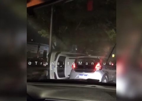 Acidente na estrada da Ponta Negra causa congestionamento em Manaus