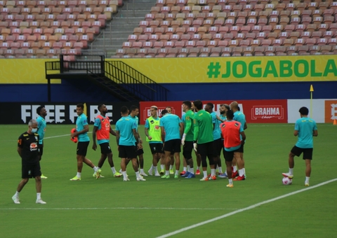 Seleção brasileira entra em campo contra o Uruguai hoje em Manaus