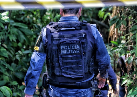 Com sinais de violência e tiros, jovem é achado morto em ramal na AM-070