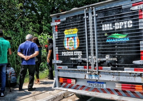Com marcas de facadas, corpo de homem é achado perto de viaduto em Manaus