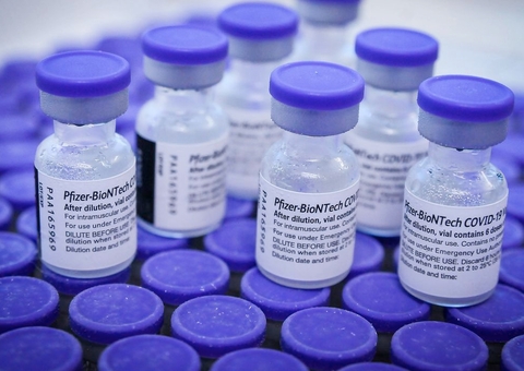 Brasil recebe mais um lote de vacinas da Pfizer contra covid-19 
