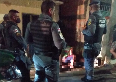Homem agoniza até a morte ao ser baleado em beco de Manaus
