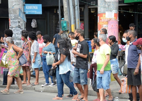 Covid-19: Brasil tem 183 mortes e 21,6 milhões de casos em 24 horas