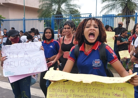 Em protesto, estudantes denunciam professor por assédio sexual em Manaus