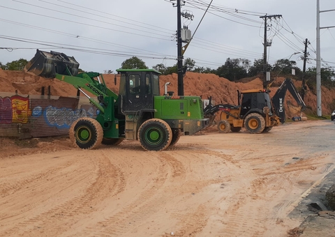 Vídeo: Forte chuva causa deslizamento de barranco na zona Leste de Manaus
