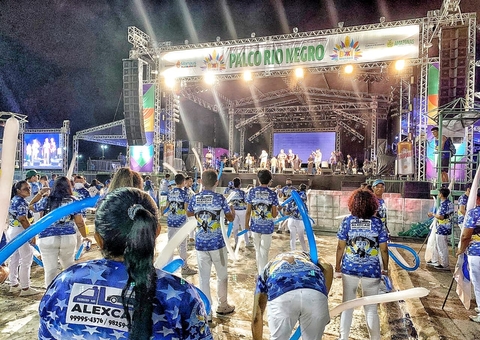 Primeira noite do Boi Manaus reúne centenas de pessoas no Sambódromo