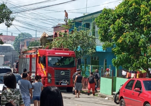 Vídeo: Famílias têm casas destruídas por incêndio no aniversário de Manaus