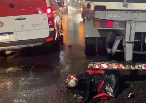 Motociclista fica gravemente ferido ao bater em caminhão durante temporal em Manaus