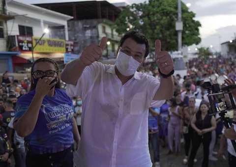 Eduardo Braga anuncia investimentos e entrega aparelhos para escolas do Amazonas