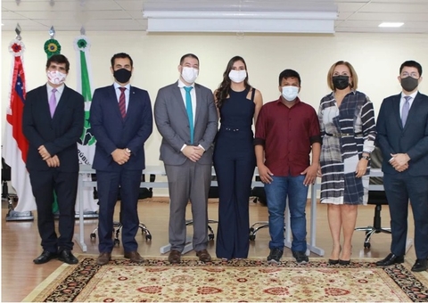 DPE-AM empossa mais três servidores aprovados em concurso