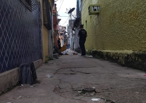 Homem é arrancado de casa nu e executado a tiros no meio da rua em Manaus