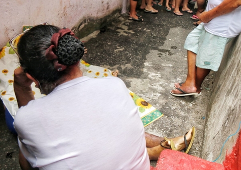 Homem é perseguido e assassinado a tiros em beco de Manaus